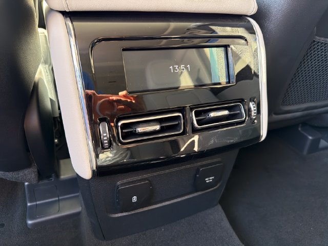 New 2027 Lincoln Aviator AWD image 17
