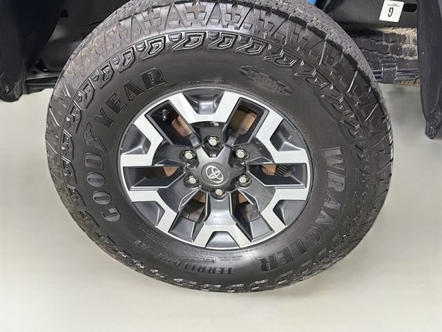 Used 2022 Toyota Tacoma TRD Off-Road AWD/4WD image 30
