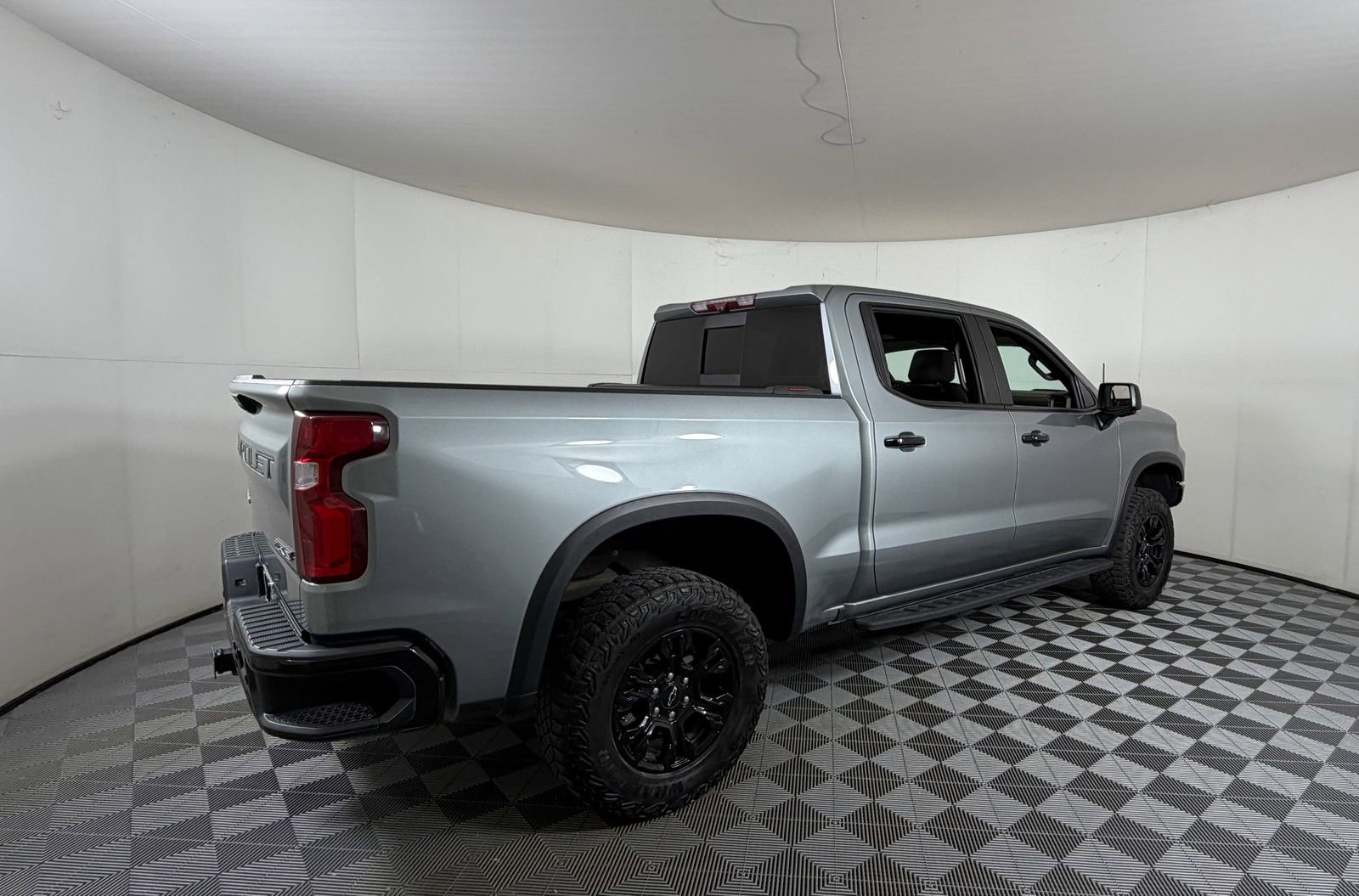 Used 2023 Chevrolet Silverado 1500 ZR2 w/ Technology Package AWD/4WD image 4