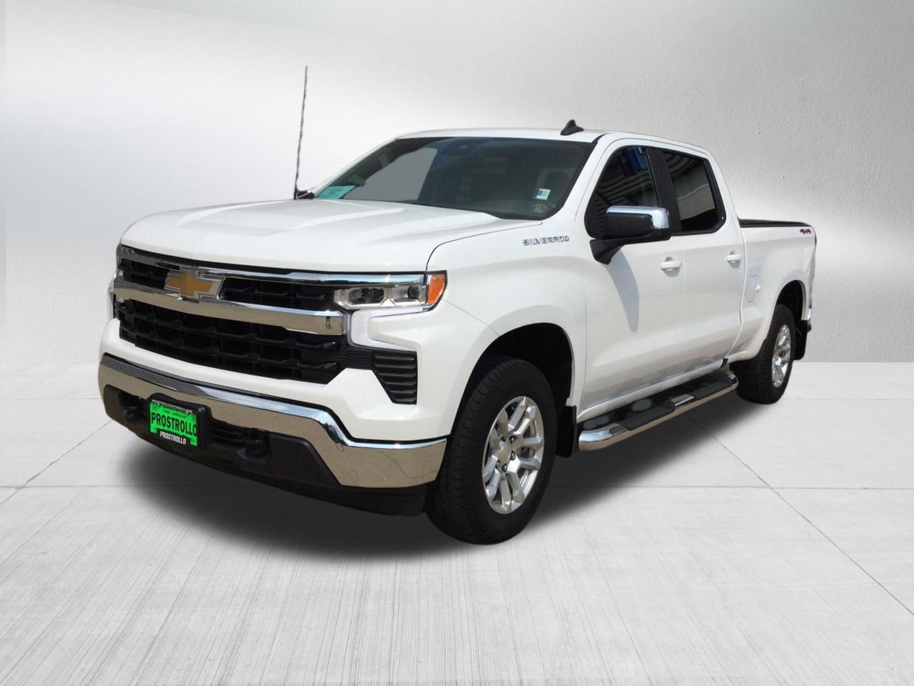 Used 2022 Chevrolet Silverado 1500 LT AWD/4WD image 2