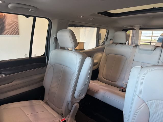 Used 2023 Jeep Wagoneer Series III w/ Premium Group I AWD/4WD image 18