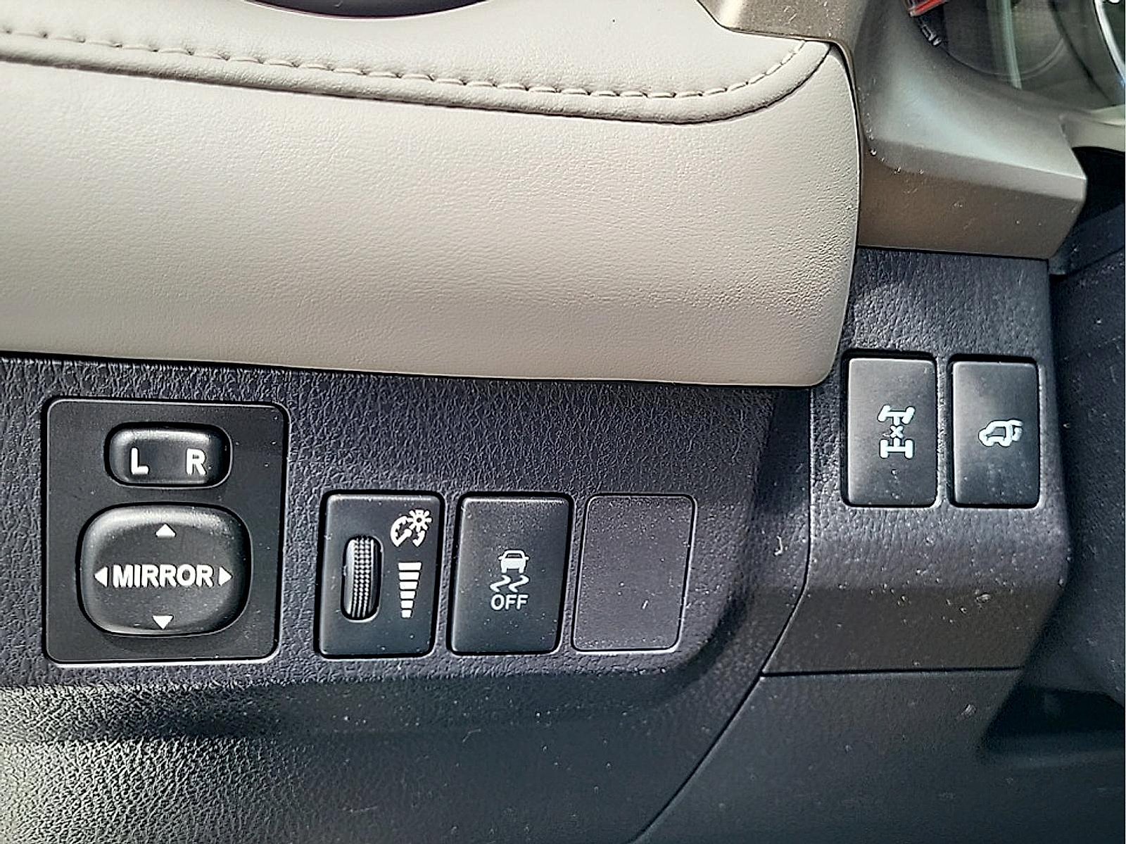 Used 2014 Toyota RAV4 Limited AWD/4WD image 22