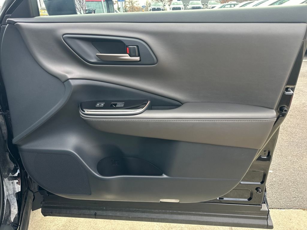 Certified 2025 Toyota Crown Nightshade image 15