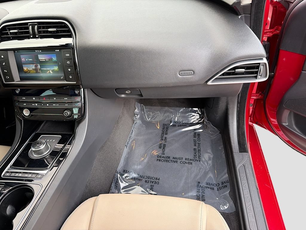 Used 2017 Jaguar XE Premium RWD image 17