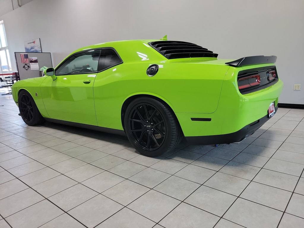 Used 2015 Dodge Challenger R/T Scat Pack w/ Leather Interior Group RWD image 9