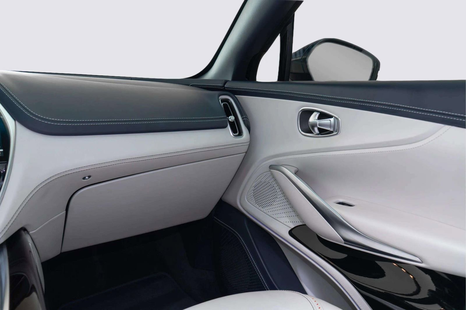 Used 2023 Aston Martin DBX AWD/4WD image 14