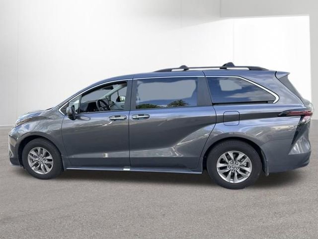 Used 2025 Toyota Sienna XLE w/ XLE Plus Package AWD/4WD image 9