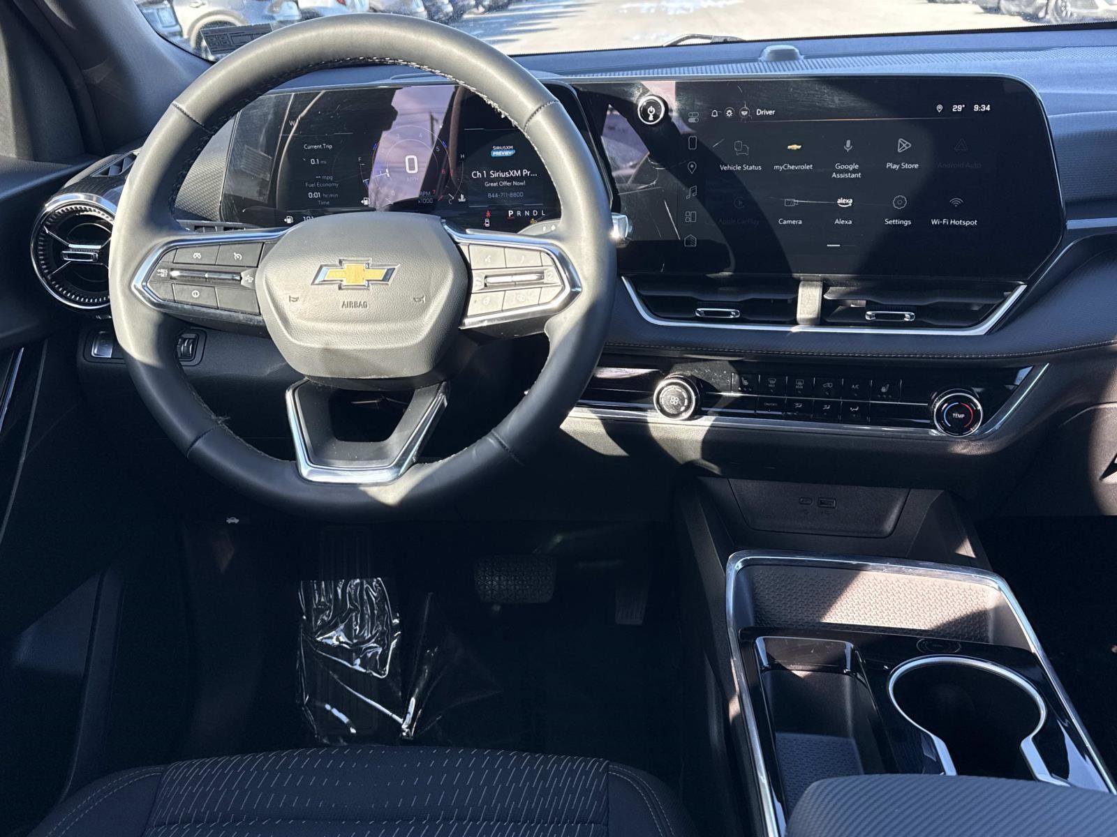 Used 2025 Chevrolet Equinox LT image 2