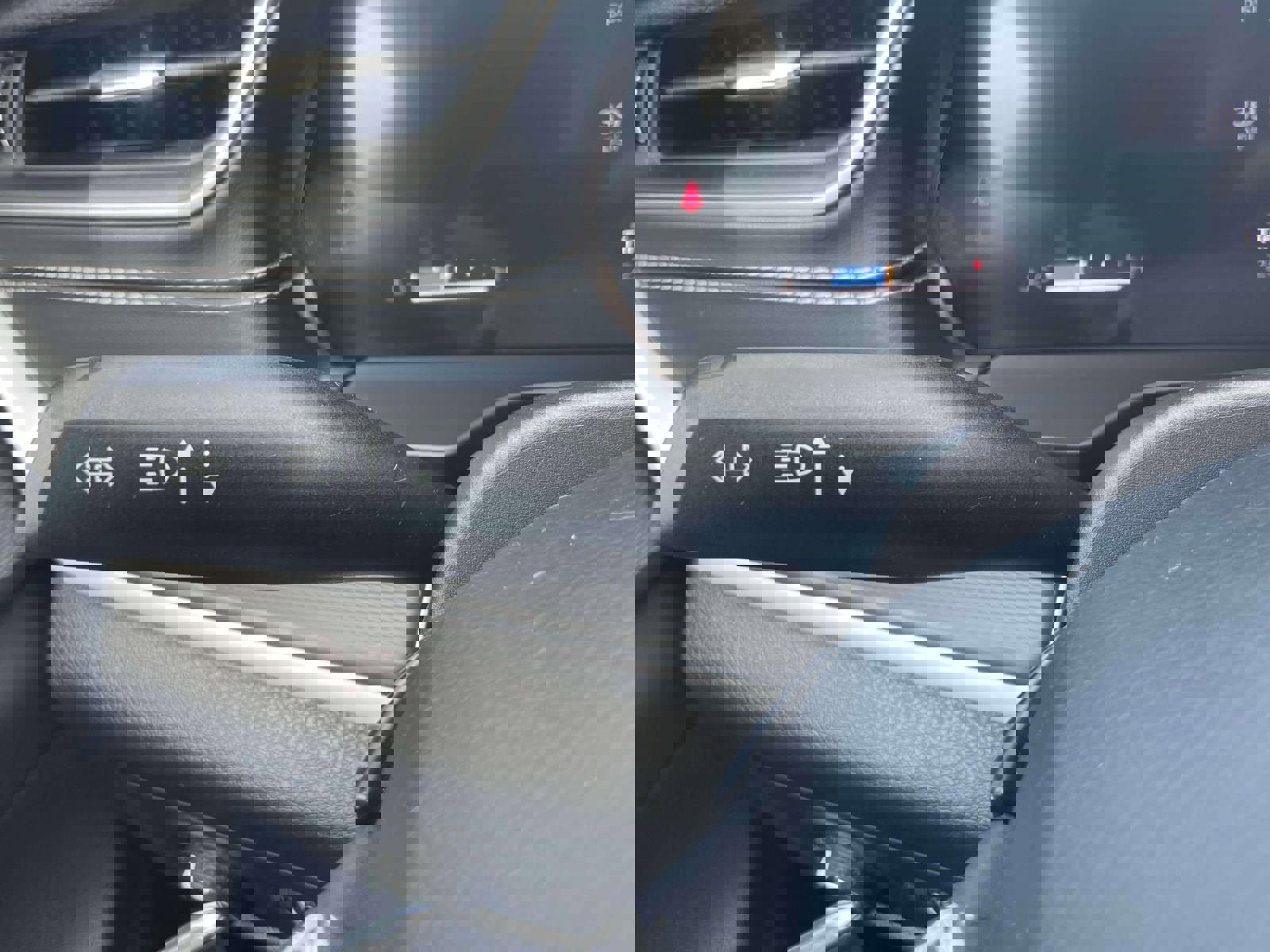 Used 2023 Jeep Grand Cherokee Laredo AWD/4WD image 23