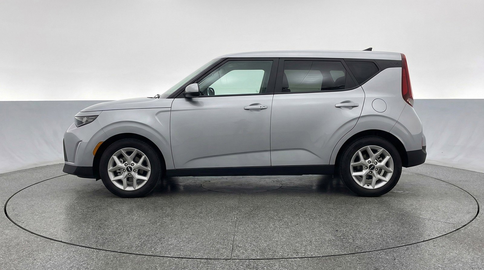 Used 2025 Kia Soul LX w/ LX Technology Package image 5