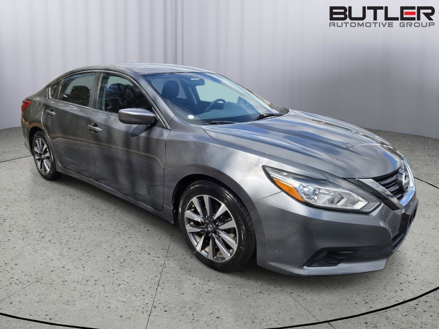 Used 2017 Nissan Altima 2.5 SV image 3