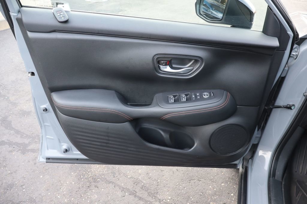 Used 2025 Honda HR-V Sport image 25