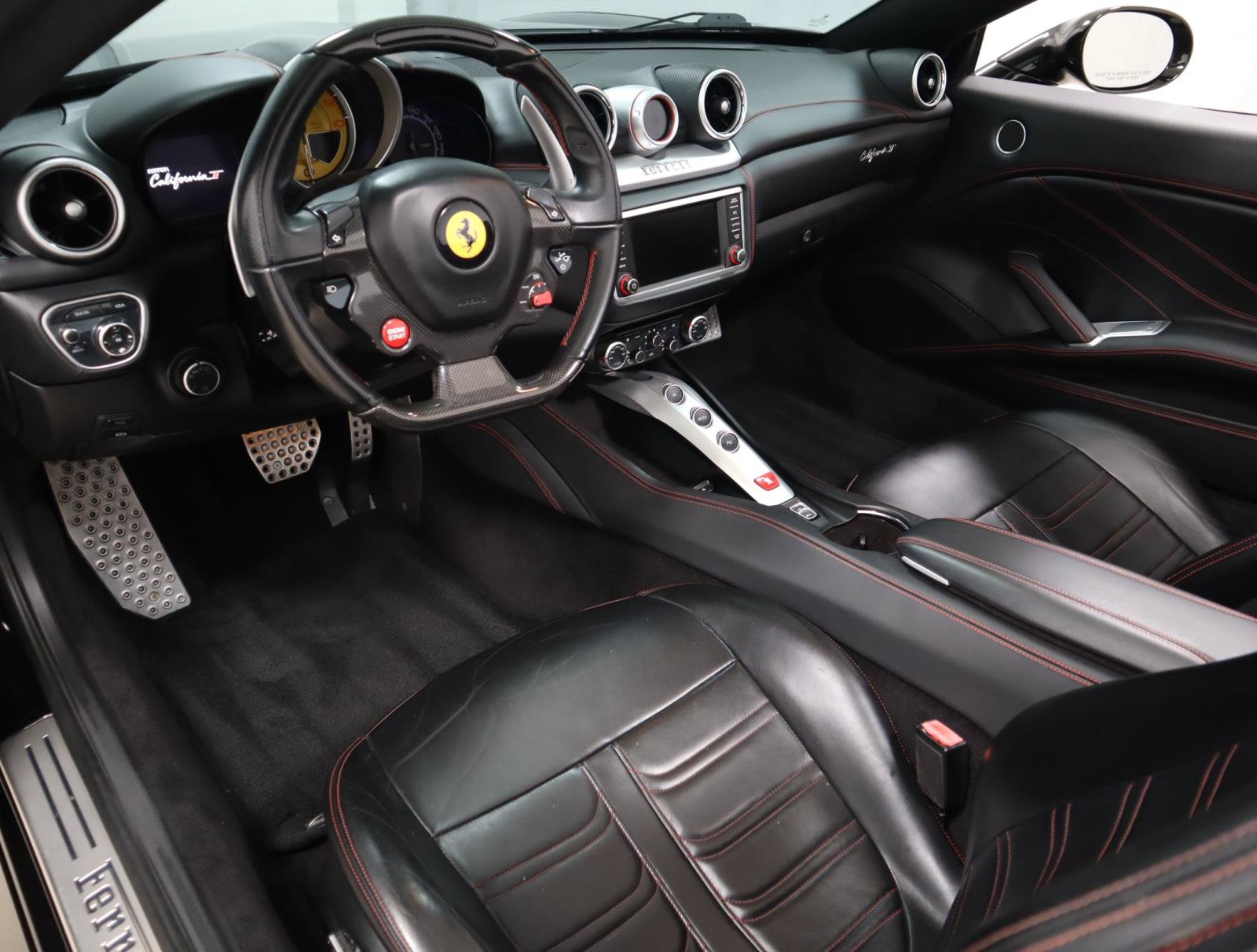 Used 2016 Ferrari California T RWD image 16