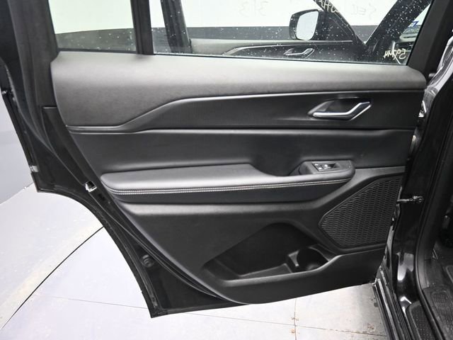 Used 2024 Jeep Grand Cherokee L Laredo image 38