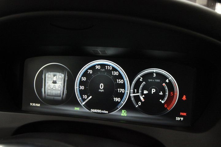 Used 2018 Jaguar F-PACE Prestige image 15