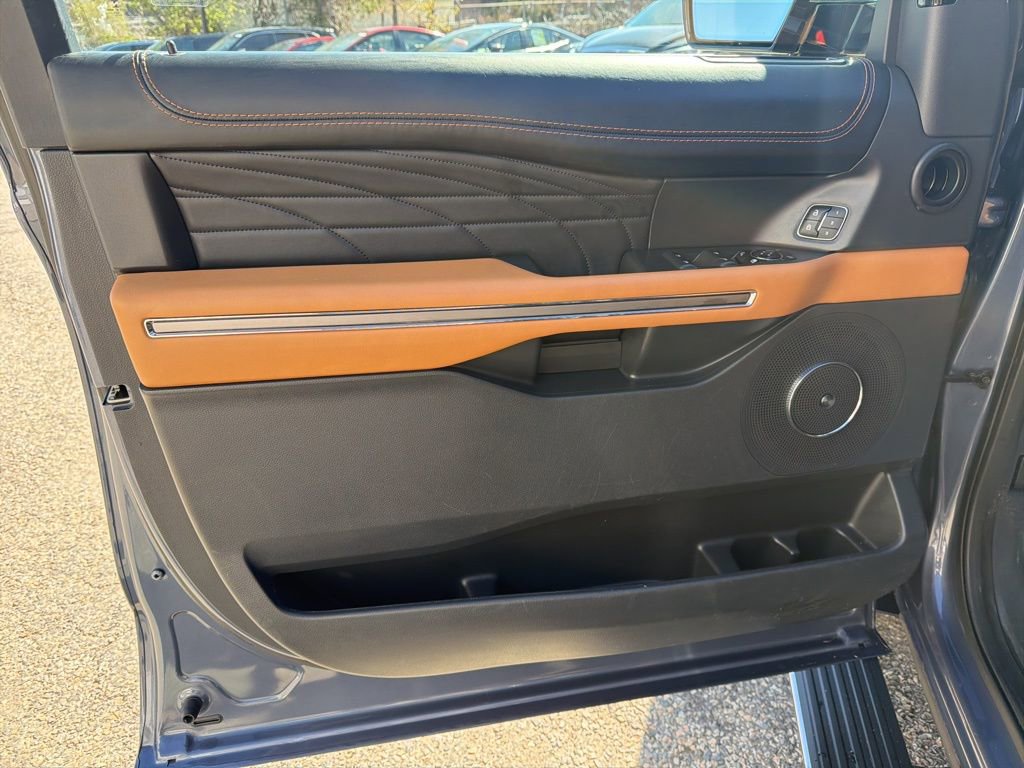 Used 2023 Ford Expedition Platinum AWD/4WD image 13