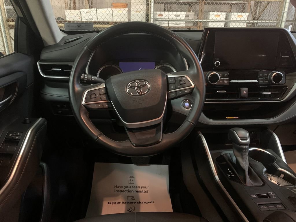 Used 2023 Toyota Highlander XLE image 17