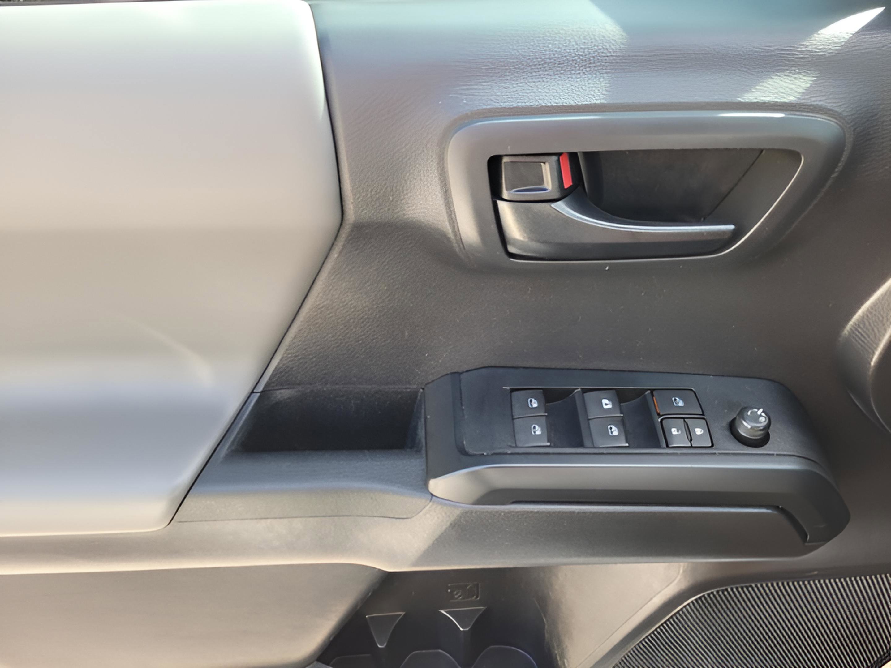 Used 2022 Toyota Tacoma SR image 16