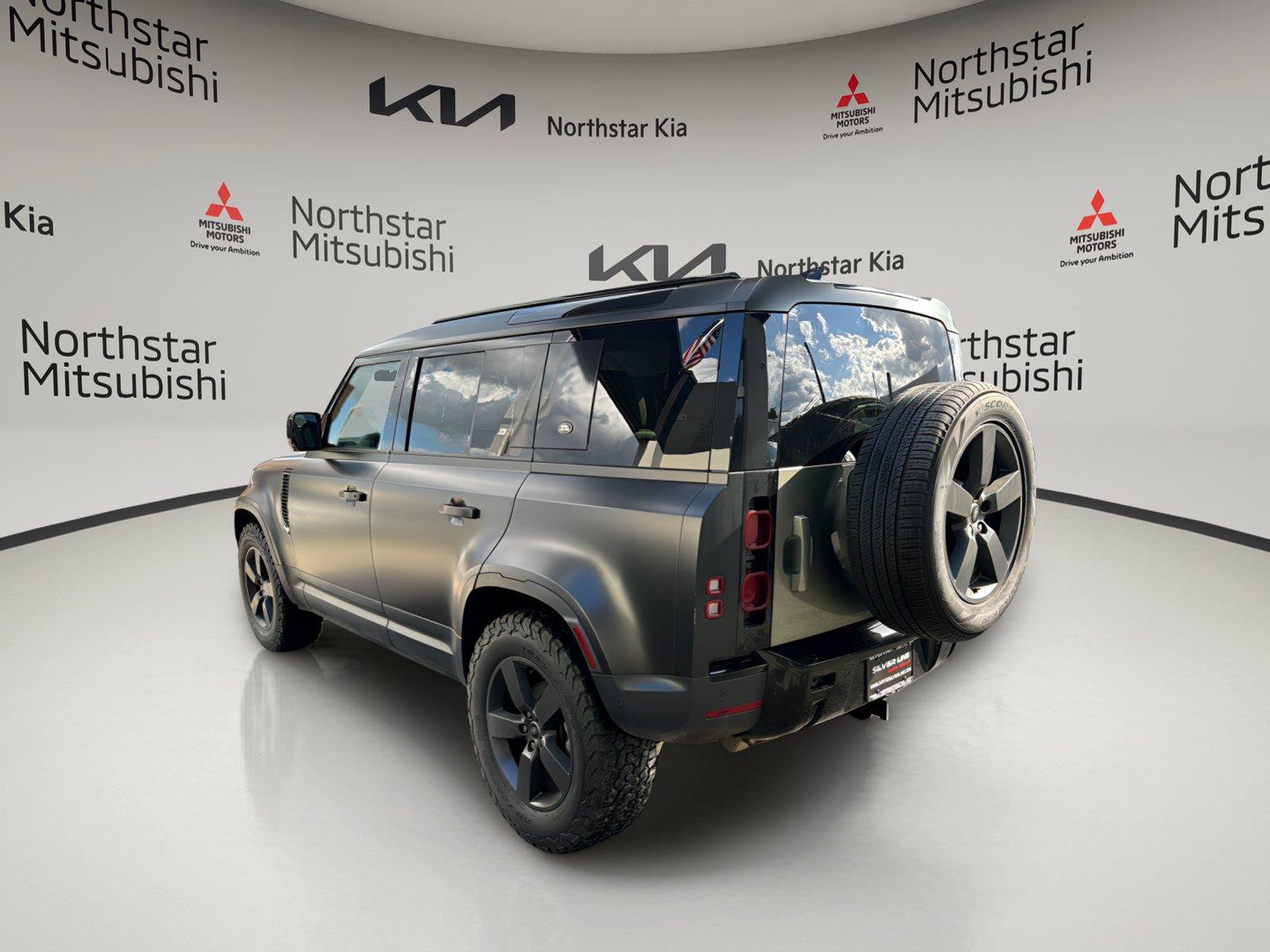 Used 2023 Land Rover Defender 110 S AWD/4WD image 3