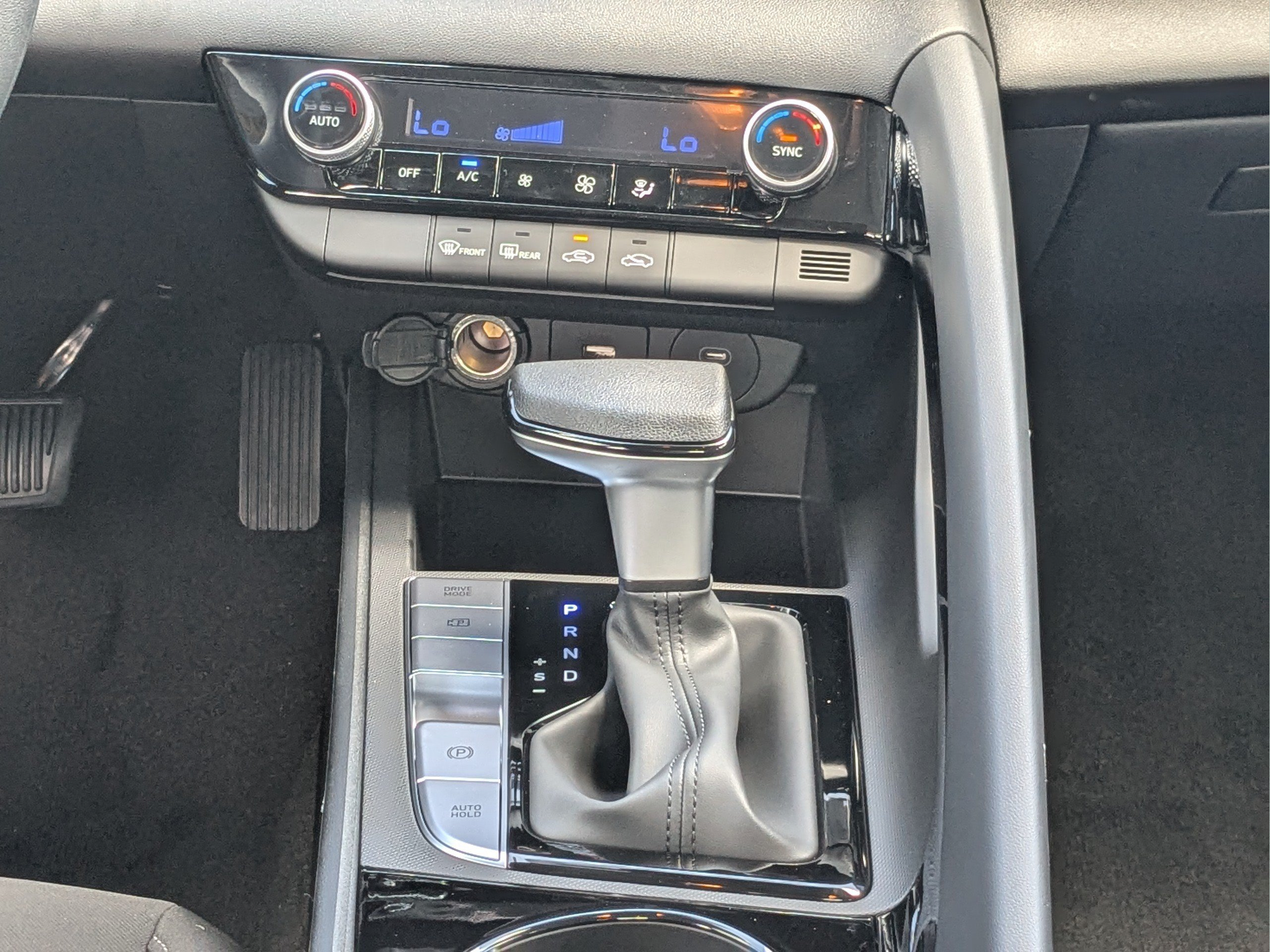 New 2026 Hyundai Elantra Hybrid FWD image 18