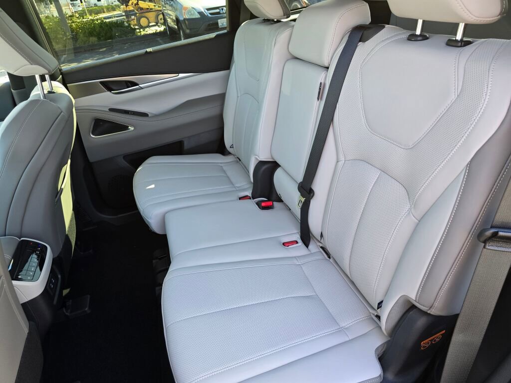 New 2026 INFINITI QX60 Luxe w/ Cargo Package image 17