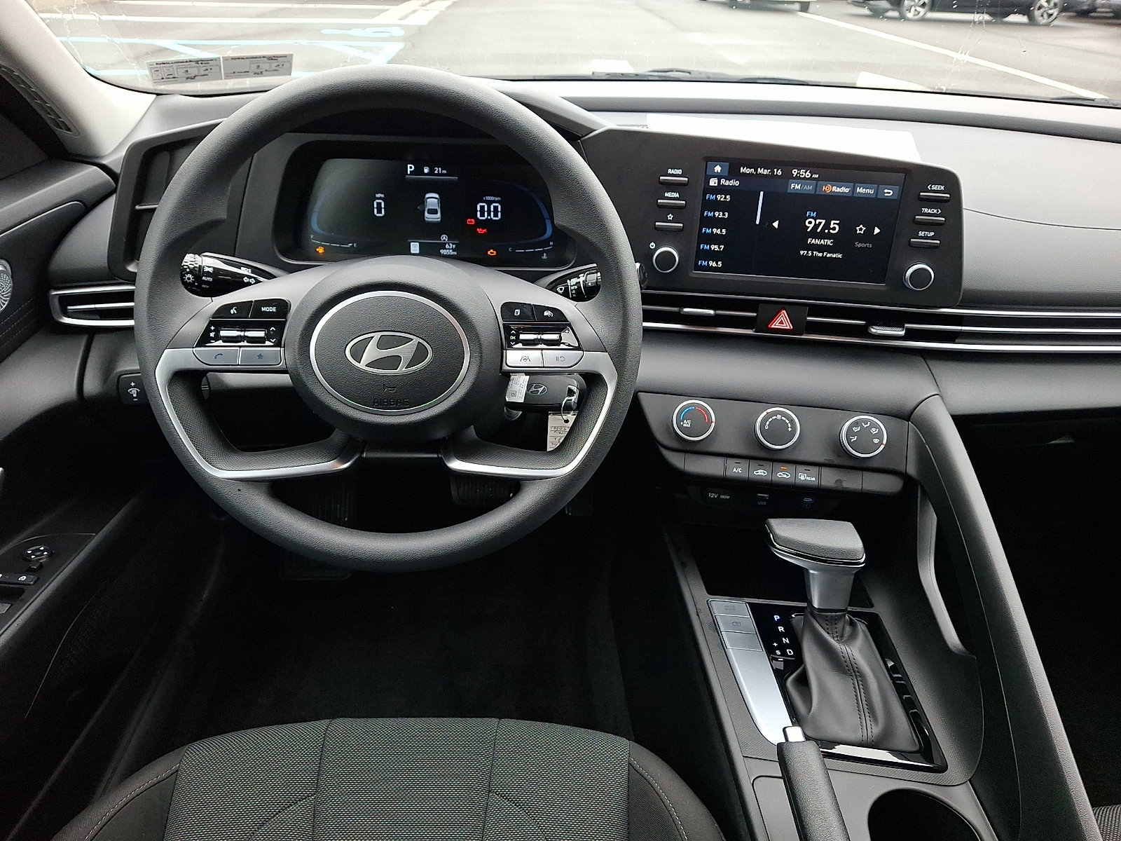 Certified 2024 Hyundai Elantra SE image 11