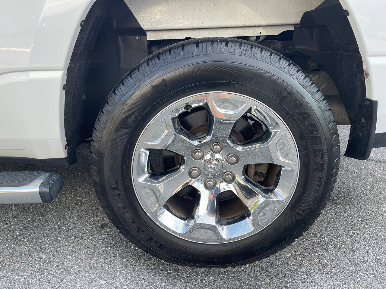 Used 2019 RAM 1500 Big Horn AWD/4WD image 14