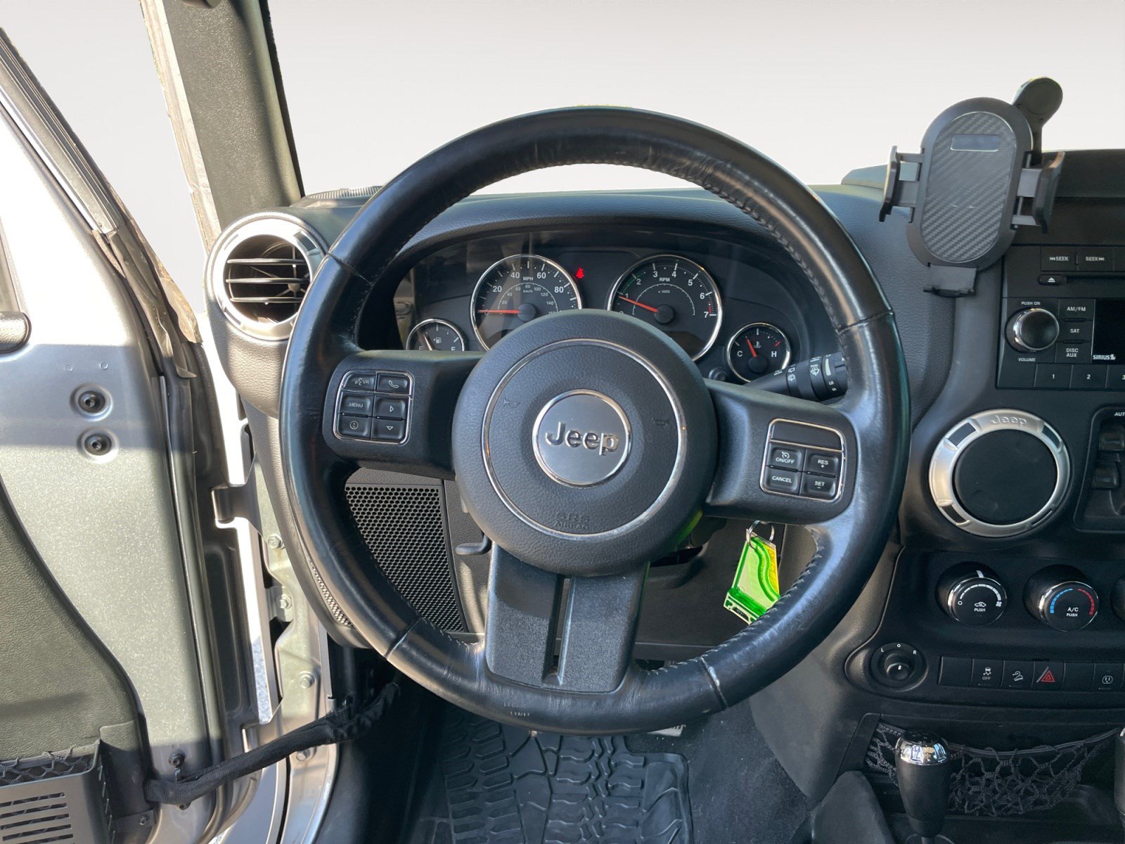 Used 2017 Jeep Wrangler Unlimited Sahara w/ Connectivity Group AWD/4WD image 13
