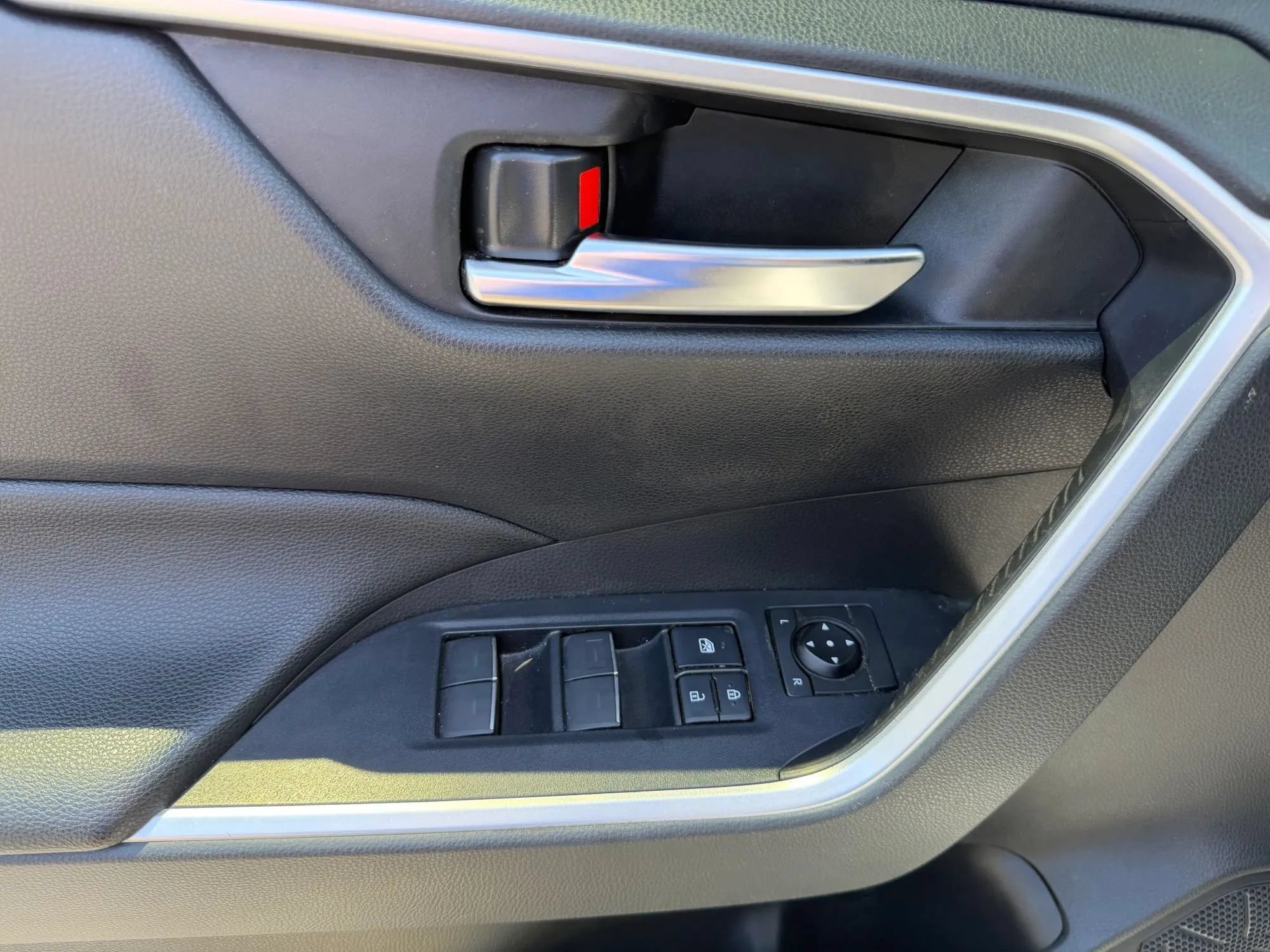 Used 2022 Toyota RAV4 SE w/ Convenience Package AWD/4WD image 13