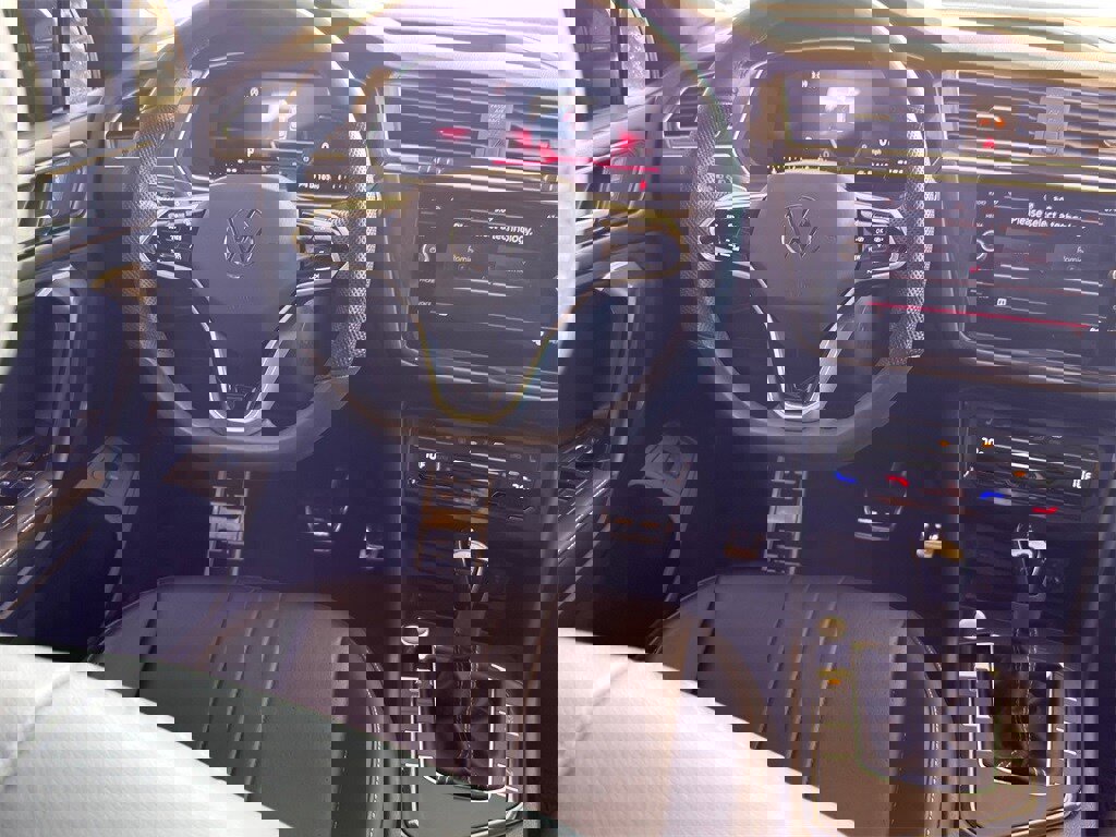 Used 2024 Volkswagen Tiguan SE R-Line image 24