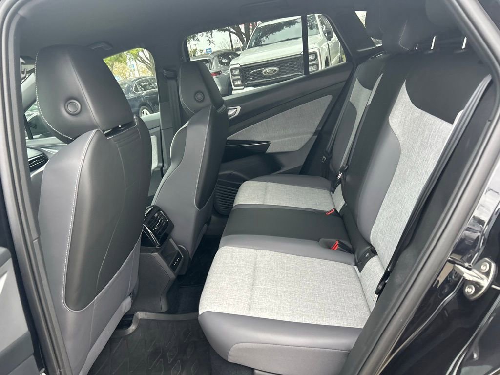 Used 2024 Volkswagen ID.4 2WD image 43