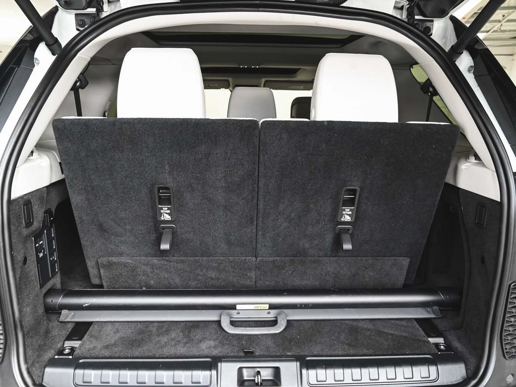 Used 2025 Land Rover Discovery S AWD/4WD image 34