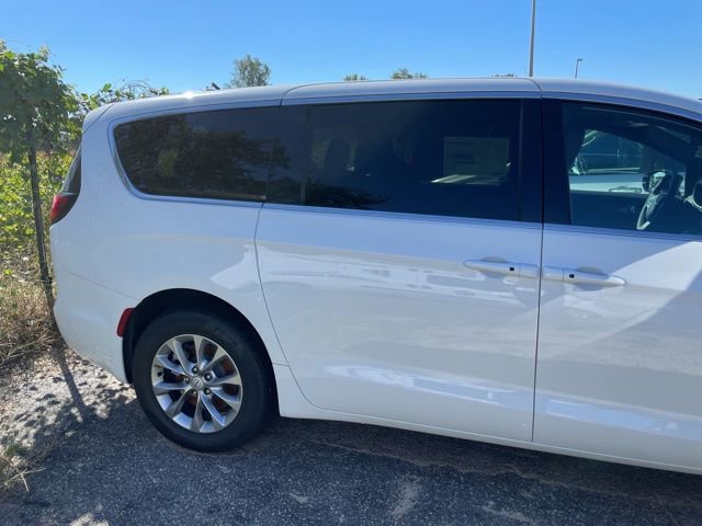 New 2026 Chrysler Pacifica Select image 6