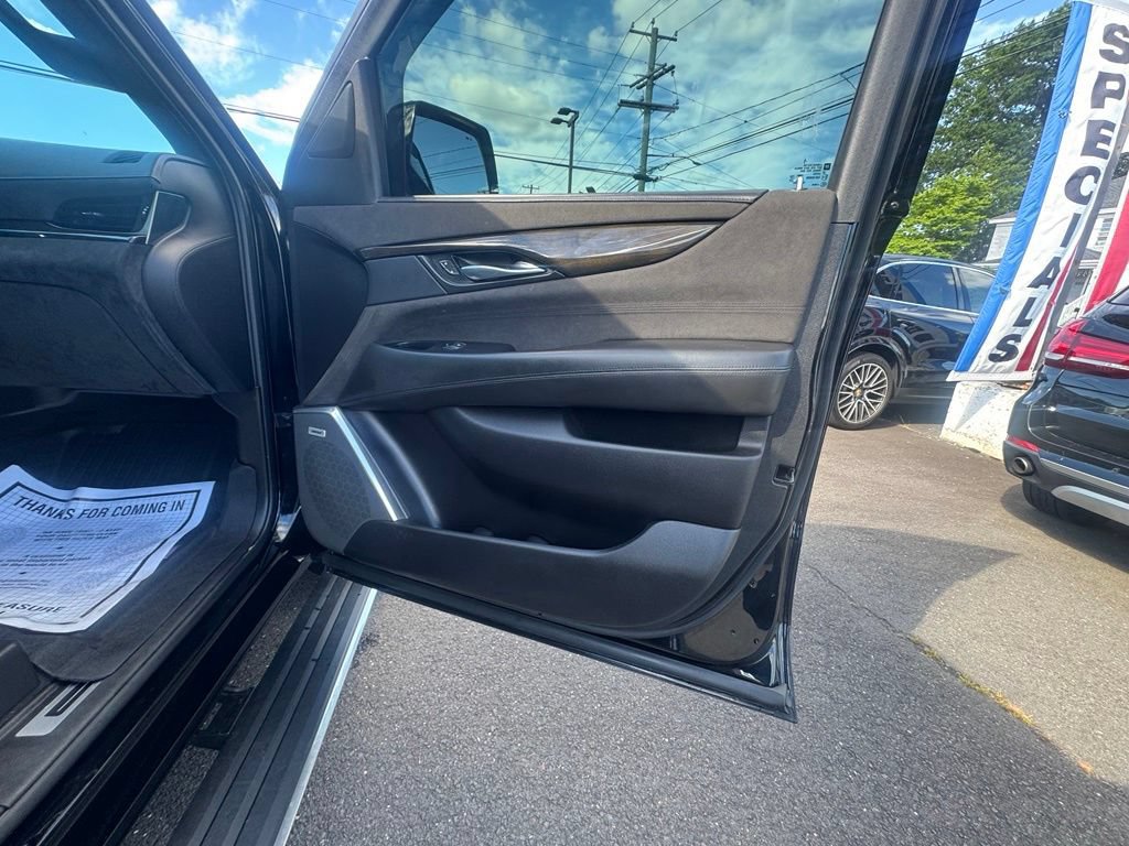 Used 2018 Cadillac Escalade Platinum AWD/4WD image 21