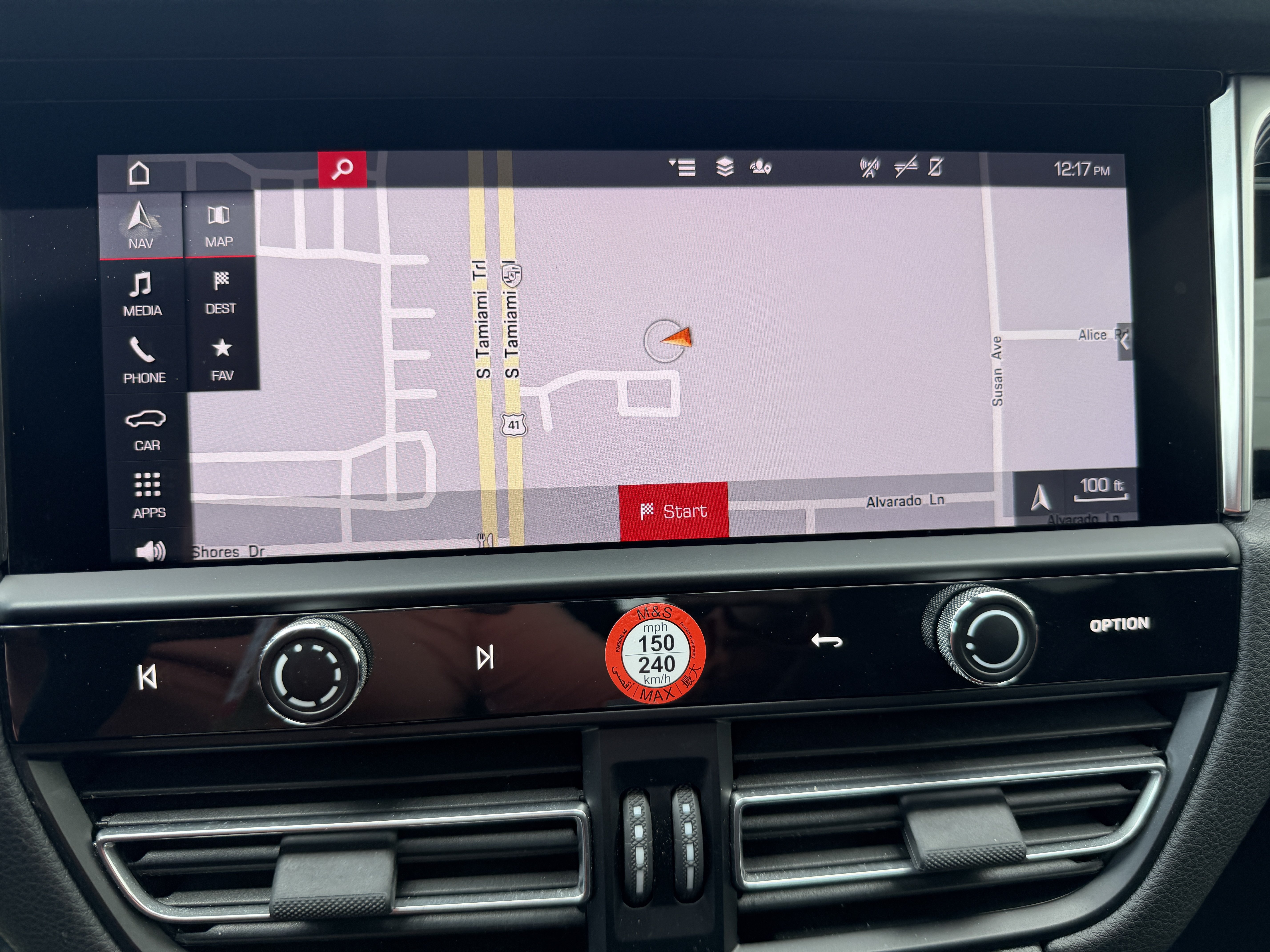 Certified 2023 Porsche Macan AWD/4WD image 23