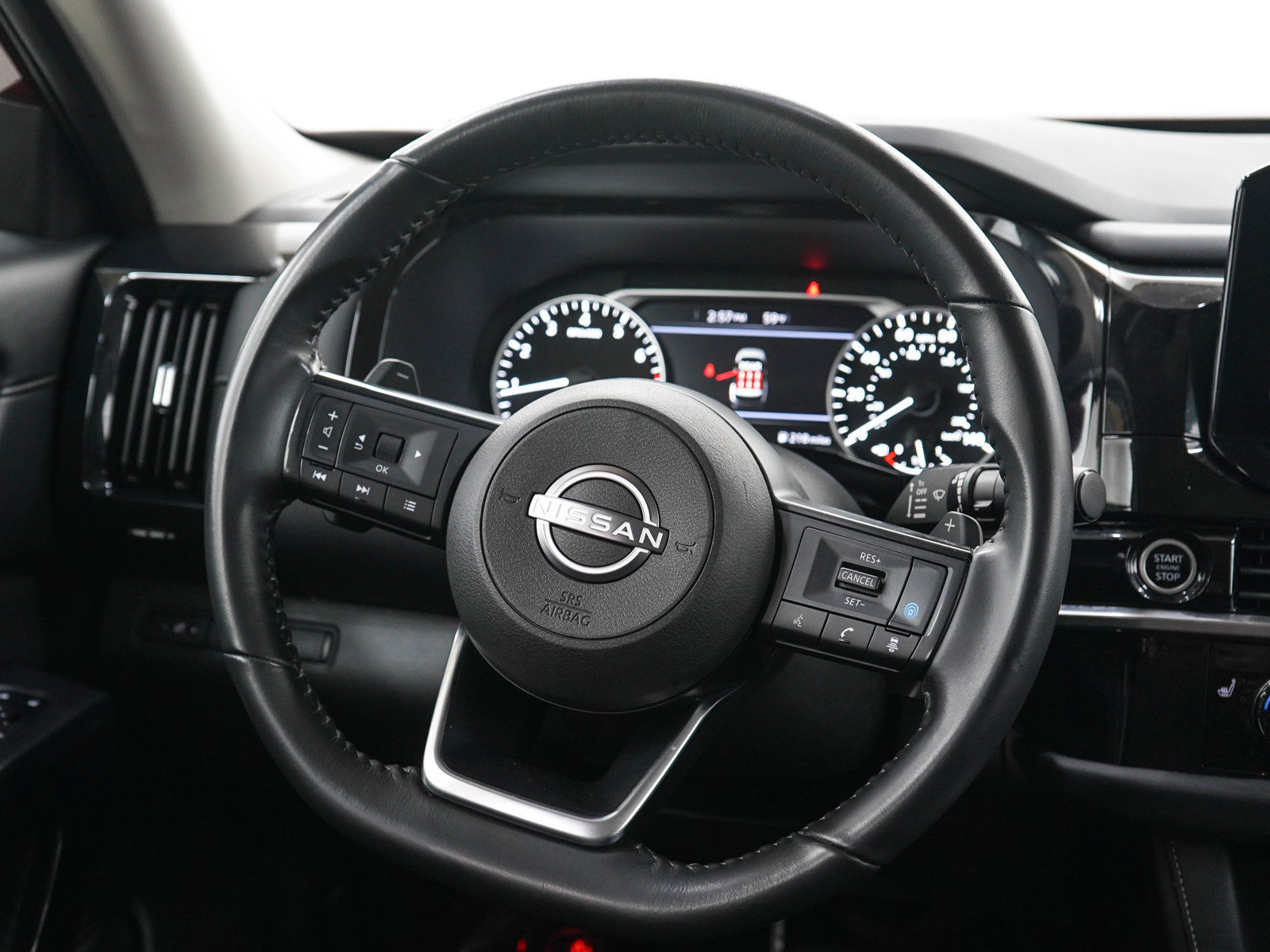 Used 2024 Nissan Pathfinder SV w/ Black Appearance Package AWD/4WD image 18