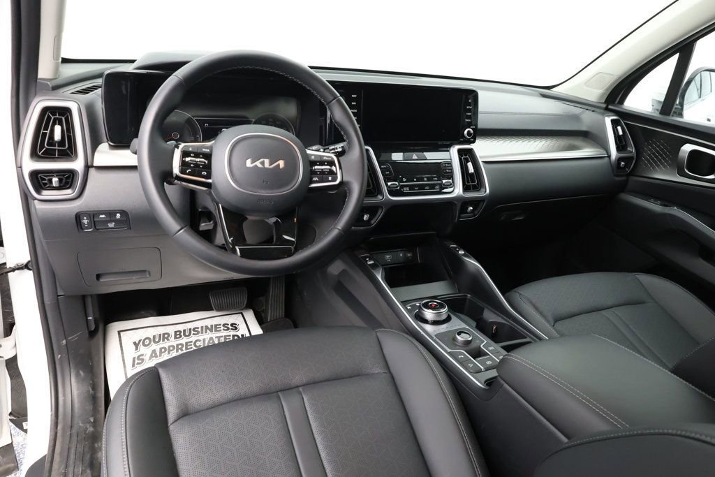 Used 2024 Kia Sorento EX image 8