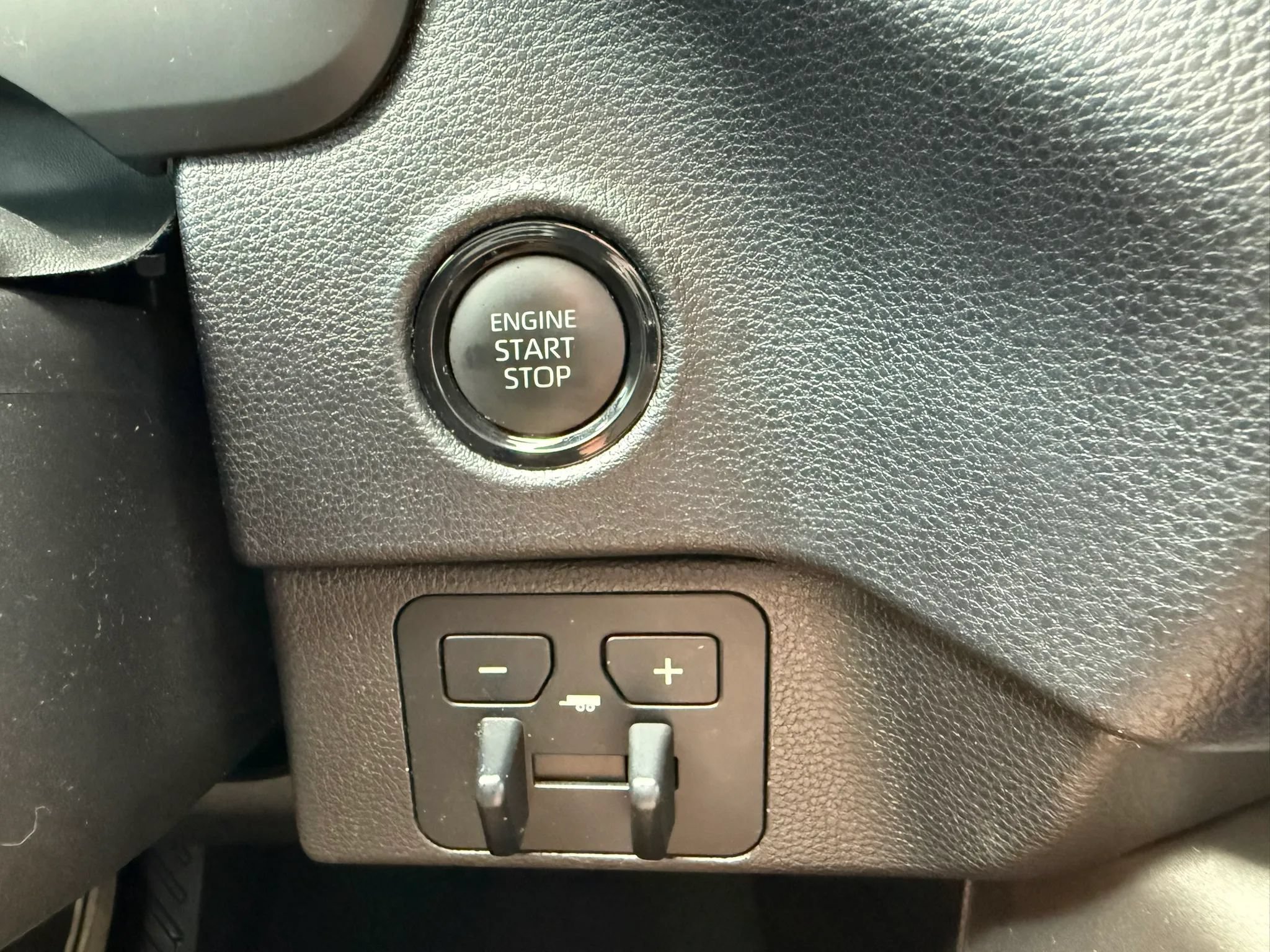 Used 2025 Toyota Tundra SR5 w/ SR5 Convenience Package AWD/4WD image 23