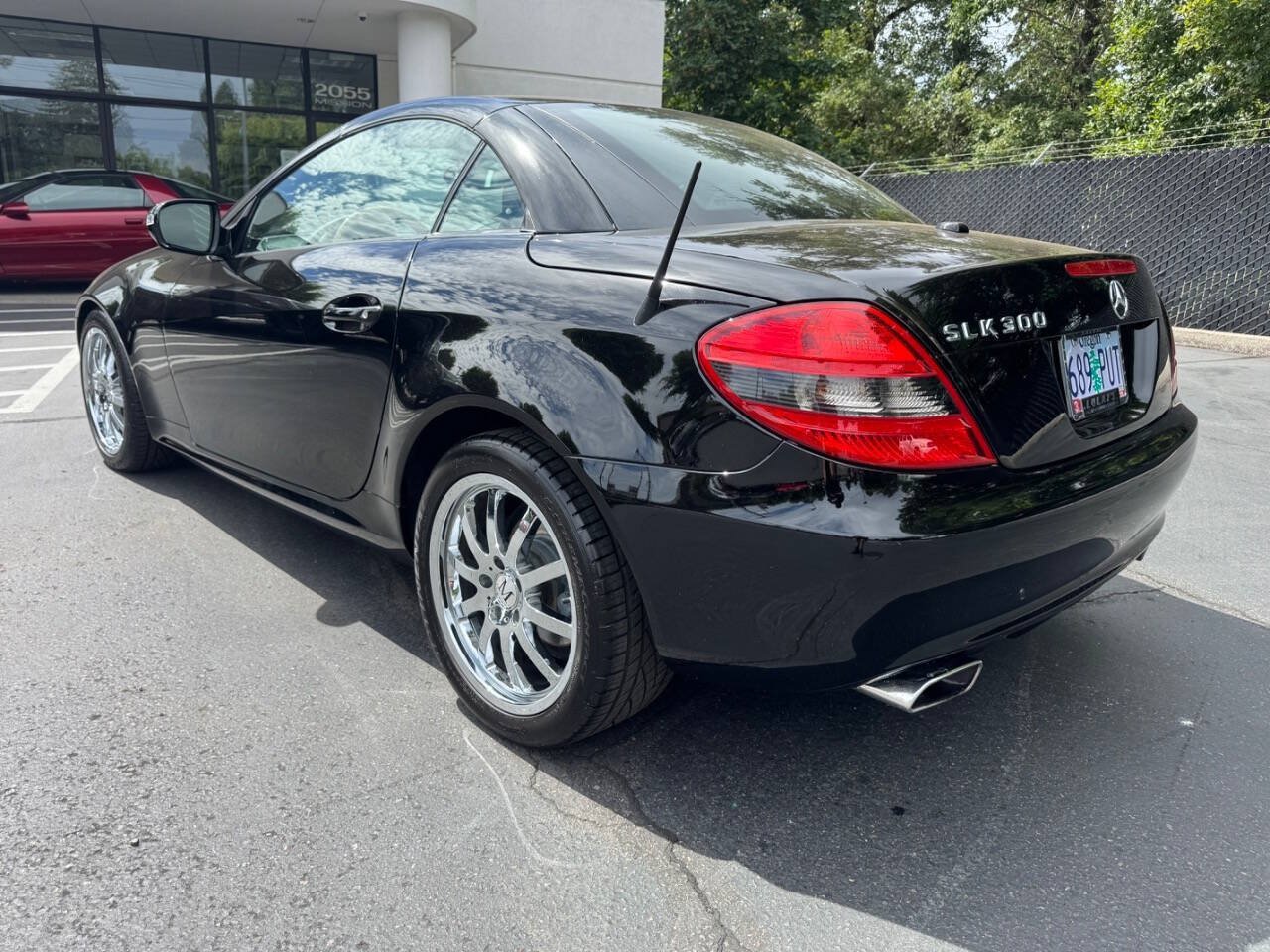 Used 2010 Mercedes-Benz SLK 300 image 7