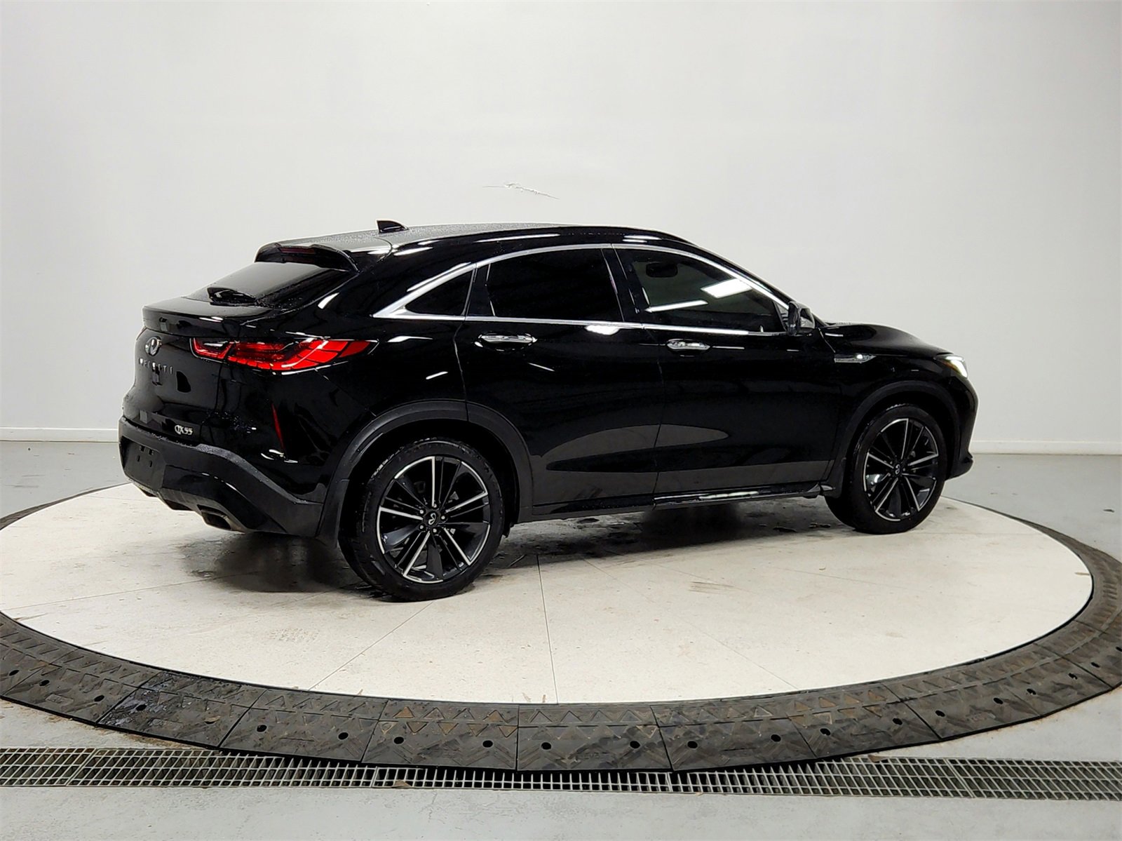 Used 2023 INFINITI QX55 Luxe w/ Cargo Package image 7