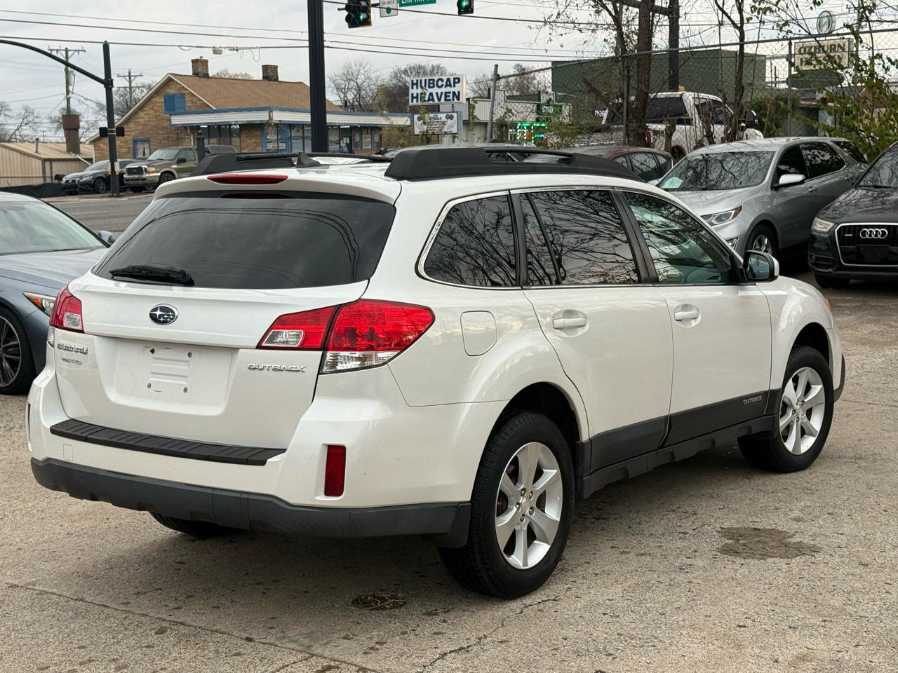 Used 2014 Subaru Outback 2.5i Limited AWD/4WD image 4