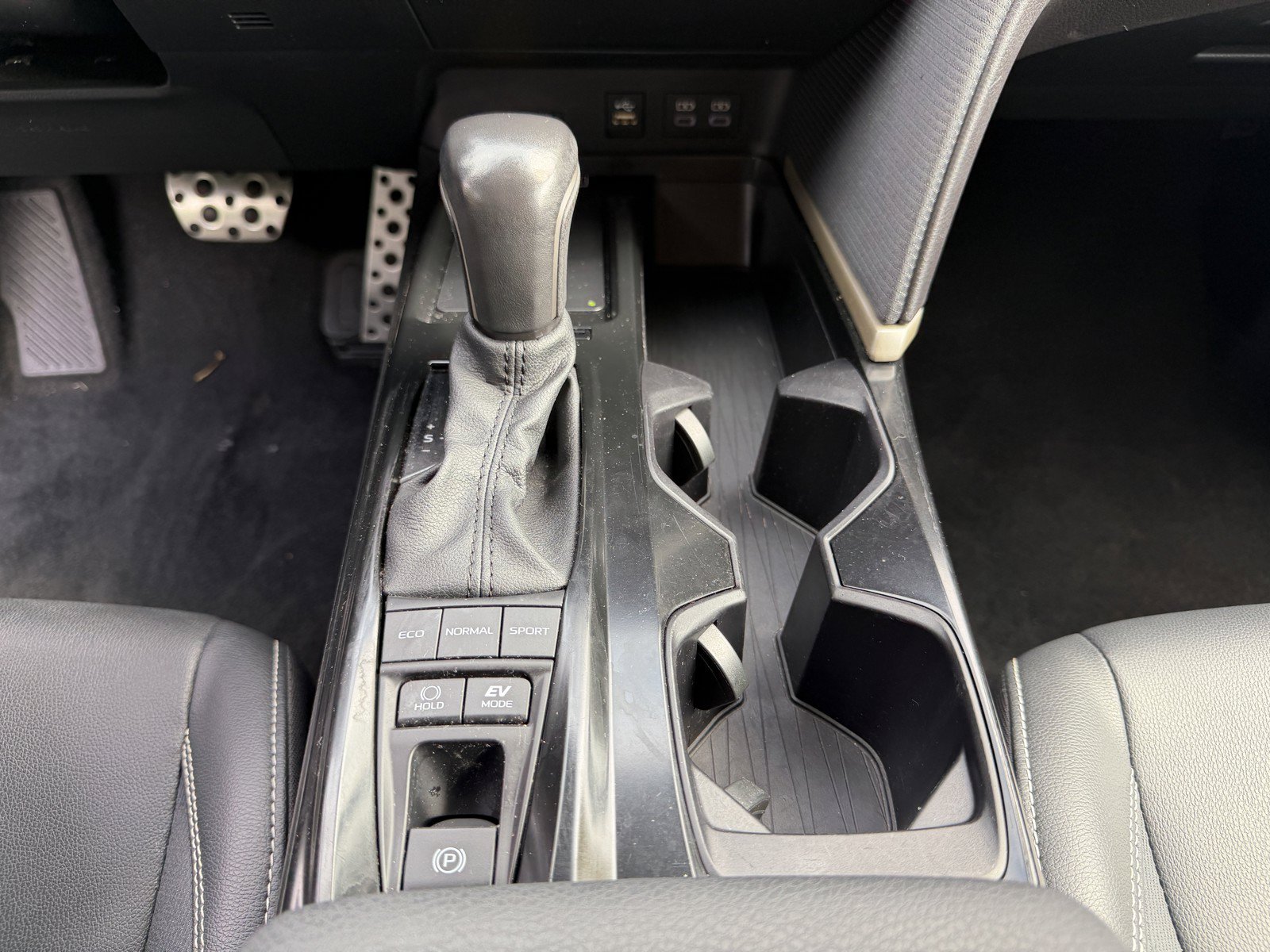 Used 2025 Toyota Camry SE FWD image 28
