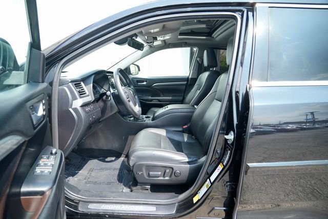 Used 2017 Toyota Highlander Limited image 18