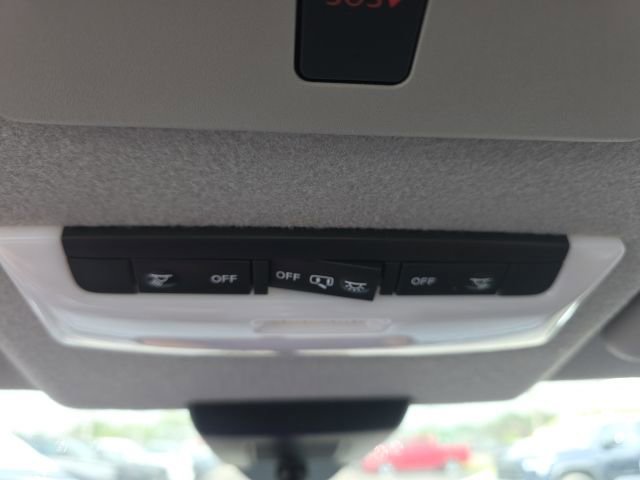 Used 2023 Nissan Kicks SR w/ SR Premium Package FWD image 21