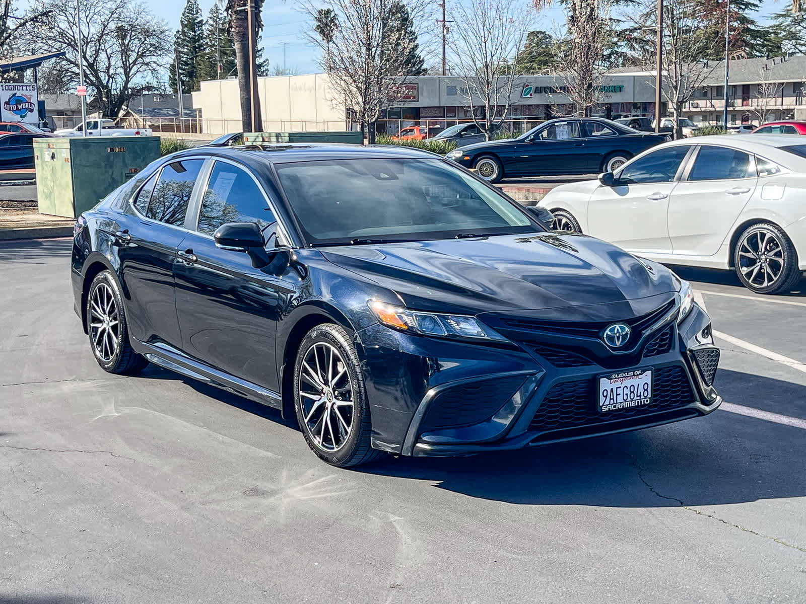 Used 2022 Toyota Camry SE image 5