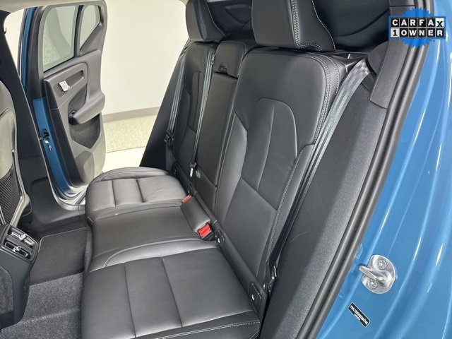 Used 2025 Volvo XC40 B5 Plus image 22