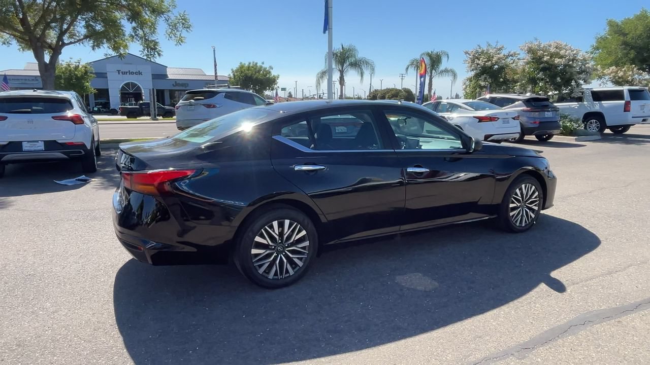 Used 2025 Nissan Altima 2.5 SV FWD image 7