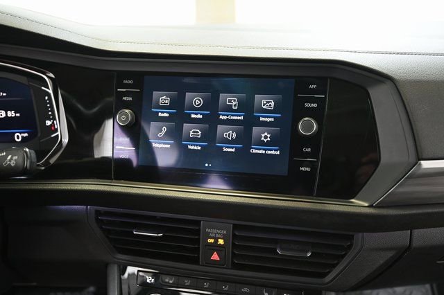 Used 2019 Volkswagen Jetta SEL w/ Cold Weather Package image 5