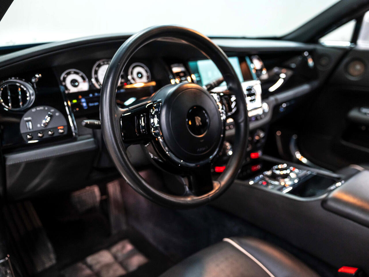 Used 2015 Rolls-Royce Wraith image 36