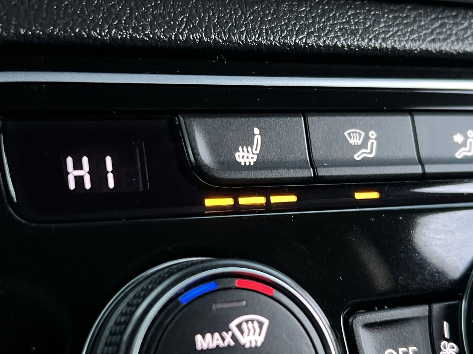 Used 2022 Volkswagen Atlas Cross Sport SE image 33